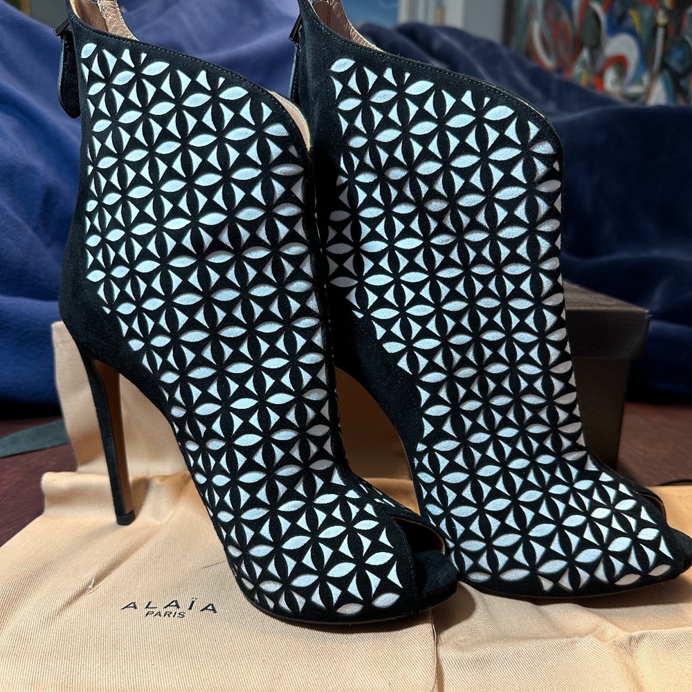 Alaia Black & White suede laser-cut; peep-toe booties, size 39 great condition!